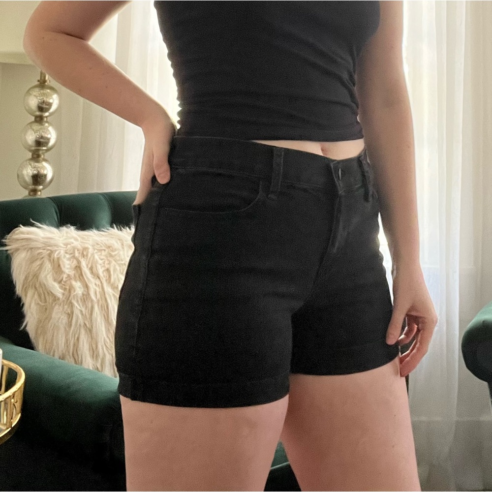 Old Navy Semi-Fitted Jean Shorts Size 8